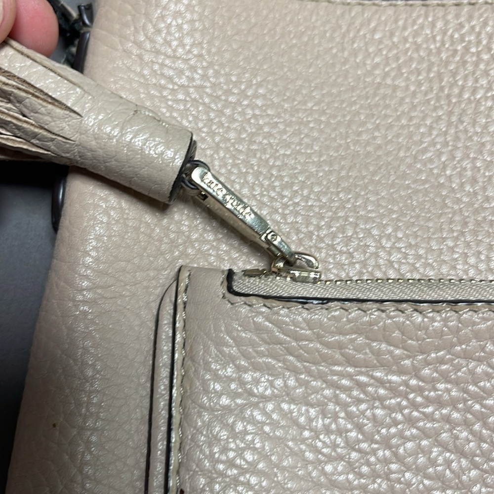 Kate Spade Cream Leather Crossbody with Front Pocket Adjustable Strap Flawed - Picture 5 of 15